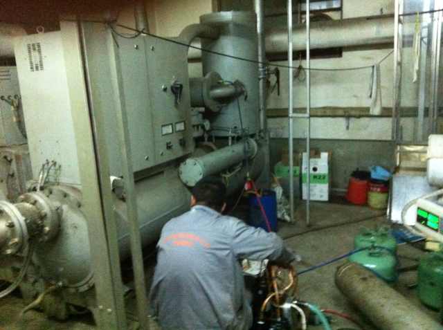 中央空調機組維修.jpg 中央空調機組維修.jpg